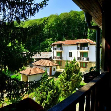 Hotel Рибарникъ Brŭshlyan Exterior foto