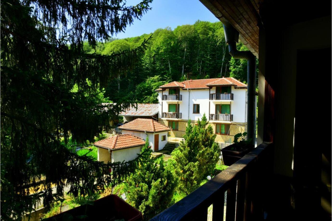 Hotel Рибарникъ Brŭshlyan Exterior foto