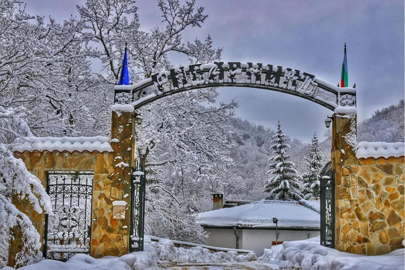 Hotel Рибарникъ Brŭshlyan Exterior foto